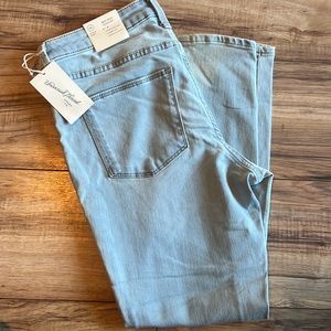 NWT Universal Threads mid-rise Jeggings 10/30